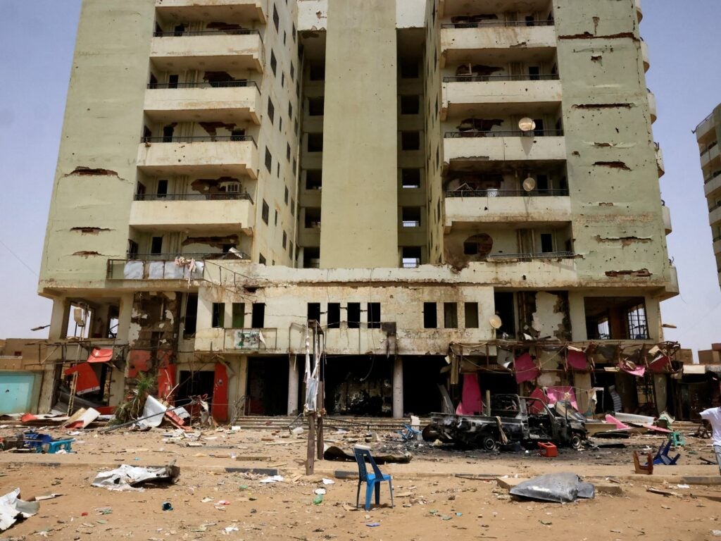 Exército do Sudão e RSF dizem que cessar-fogo foi estendido, mas luta continua