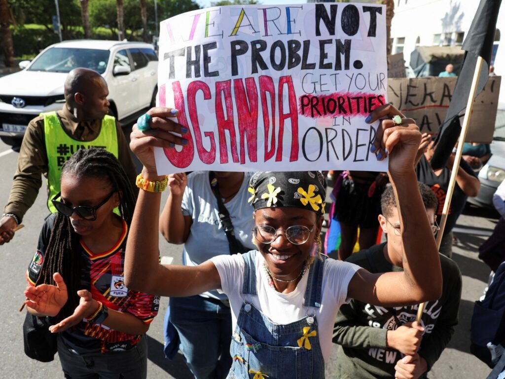 Museveni de Uganda diz que ser LGBTQ não deve ser criminalizado