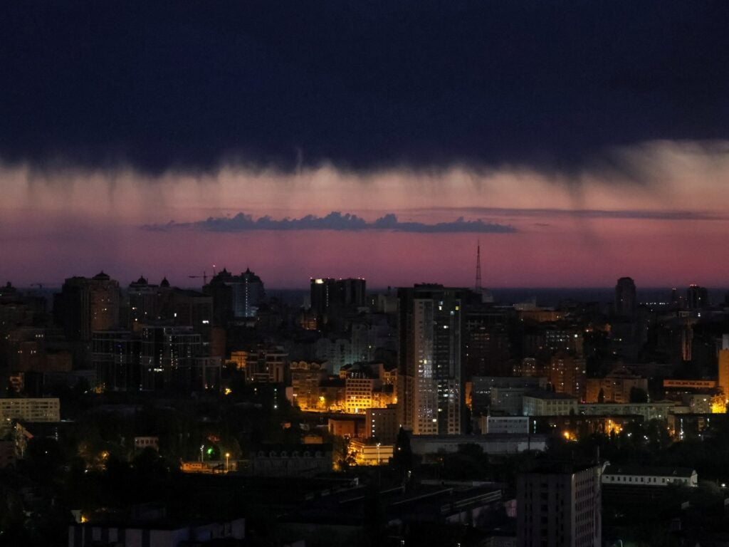 Alertas de ataque aéreo soam em toda a Ucrânia, Kiev repele ataque com mísseis