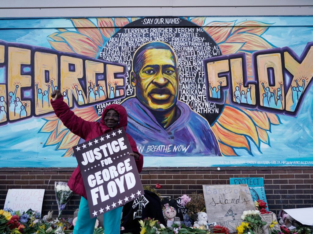 Ex-oficial dos EUA considerado culpado de ajudar no assassinato de George Floyd
