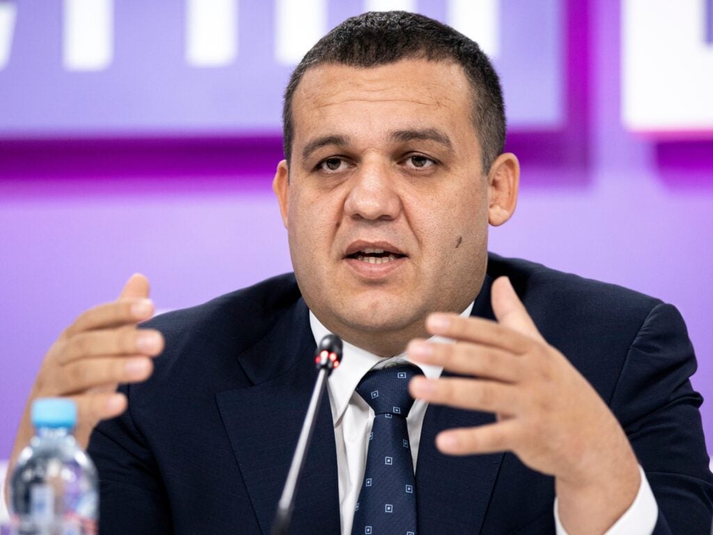 IBA critica corpo separatista de 'ovelha negra' enquanto cisma agita o boxe