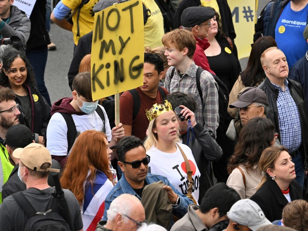 Polícia do Reino Unido 'lamenta' protestos no dia da coroação em meio a preocupações com direitos humanos
