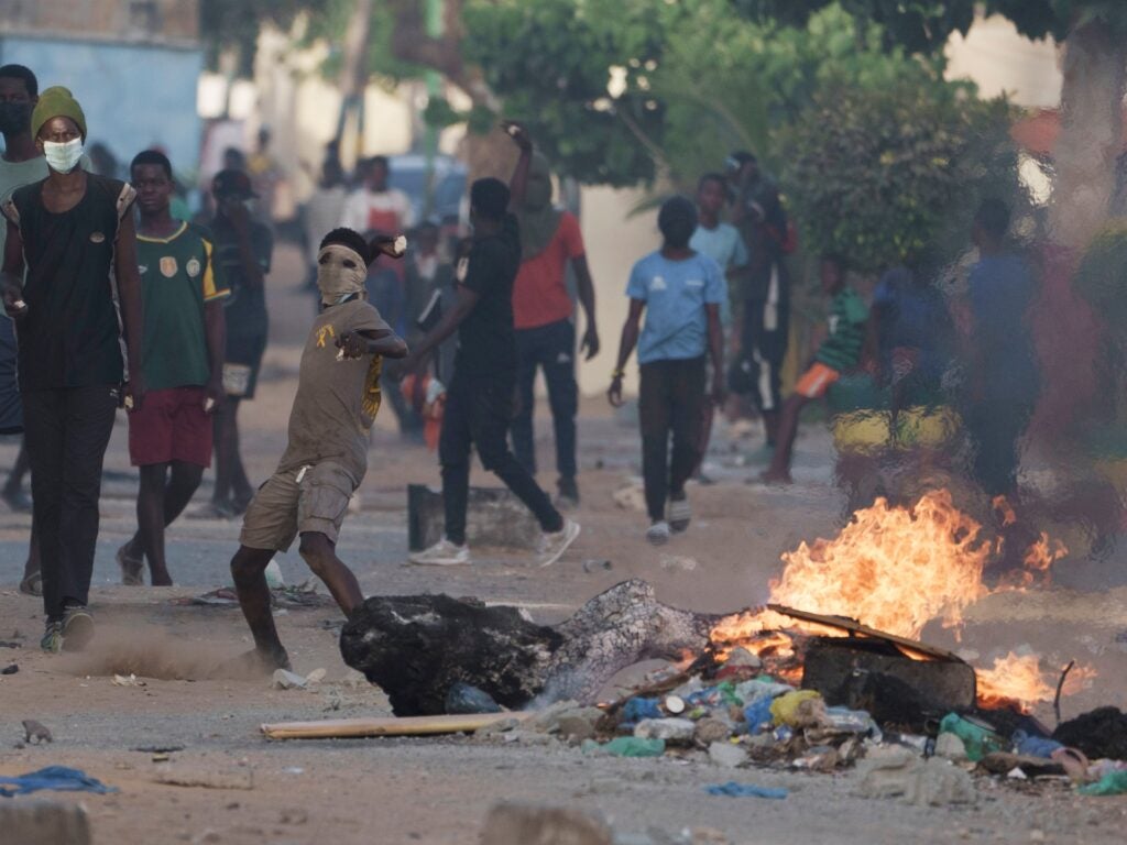 Fotos: número de mortos aumenta com tumultos no Senegal
