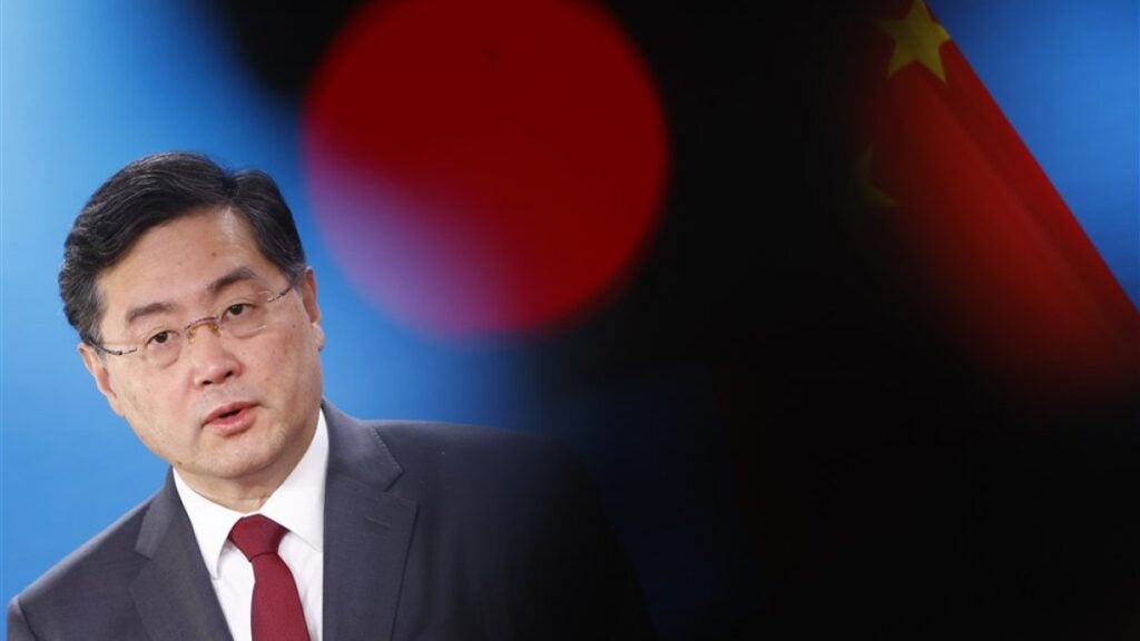 Ministro das Relações Exteriores da China 'guerreiro do lobo' doente e perderá cúpula da ASEAN