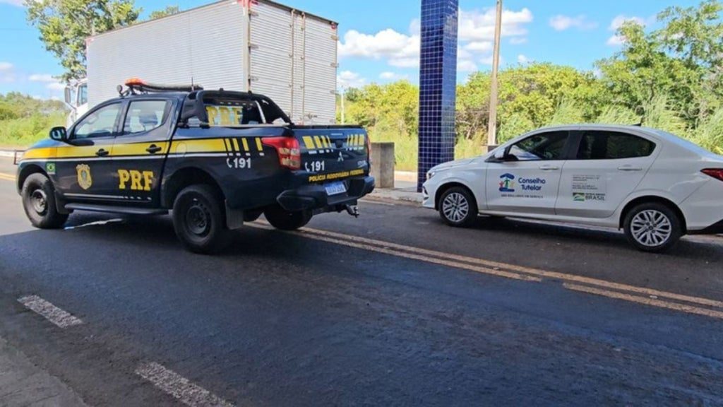 Em Floriano, PRF apreende adolescente de 14 anos com skunk e cachaça na bagagem