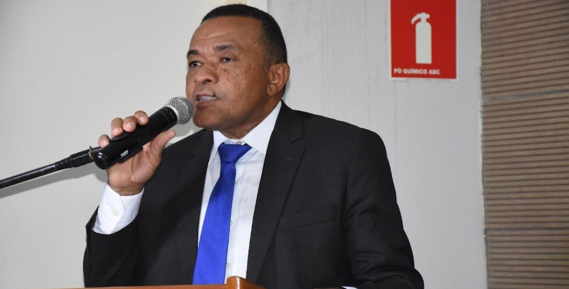 Professor Adriano supera nova tentativa de cassação