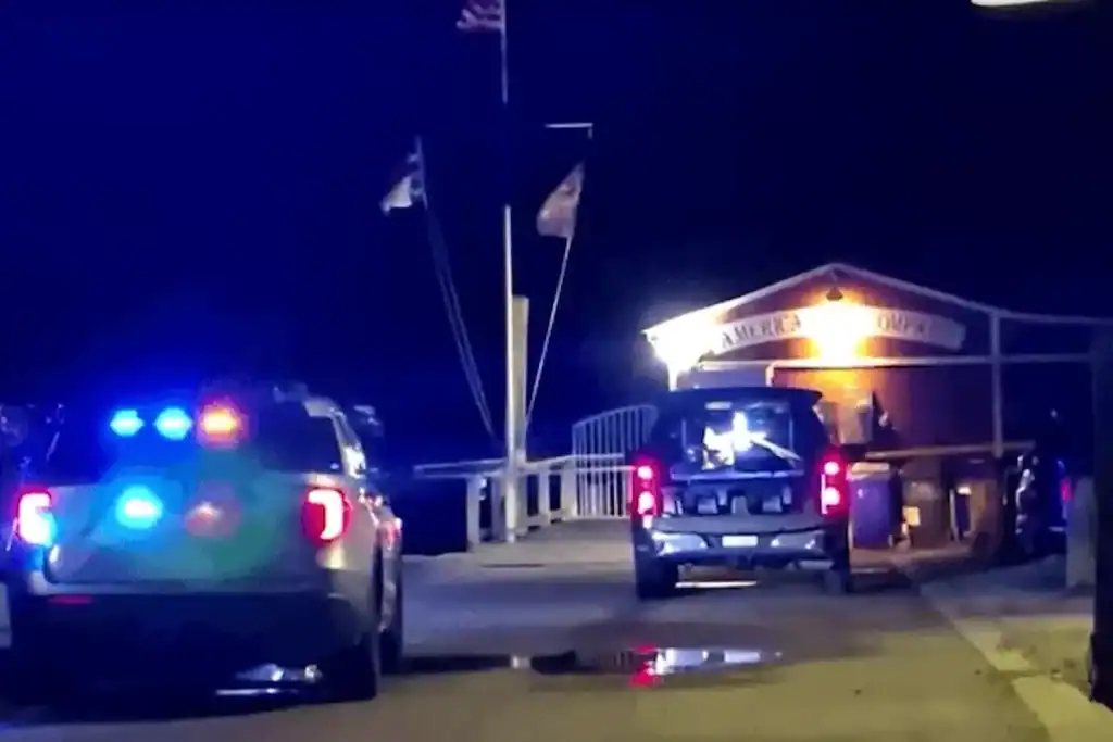 viaturas da Polícia chegando no local da tragédia em Carolina do Norte