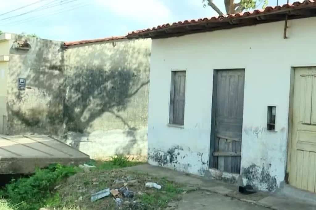 Mulher é morta a facadas dentro de kitnet em Santa Inês
