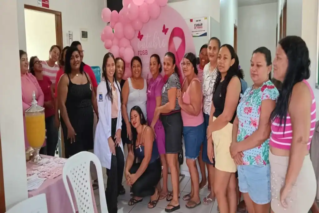 Mulheres sendo atendidas em UBS durante o Outubro Rosa em São Francisco do Maranhão.